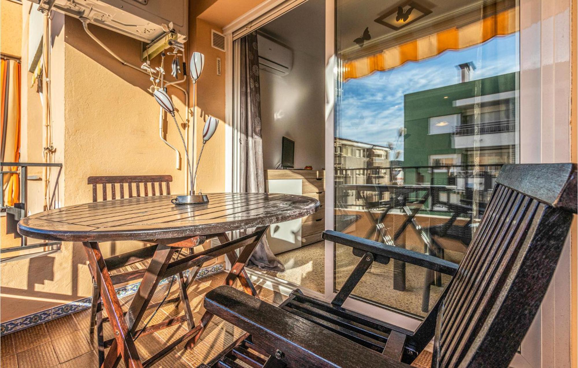 1 Bedroom Nice Apartment In Pineda De Mar Exterior photo