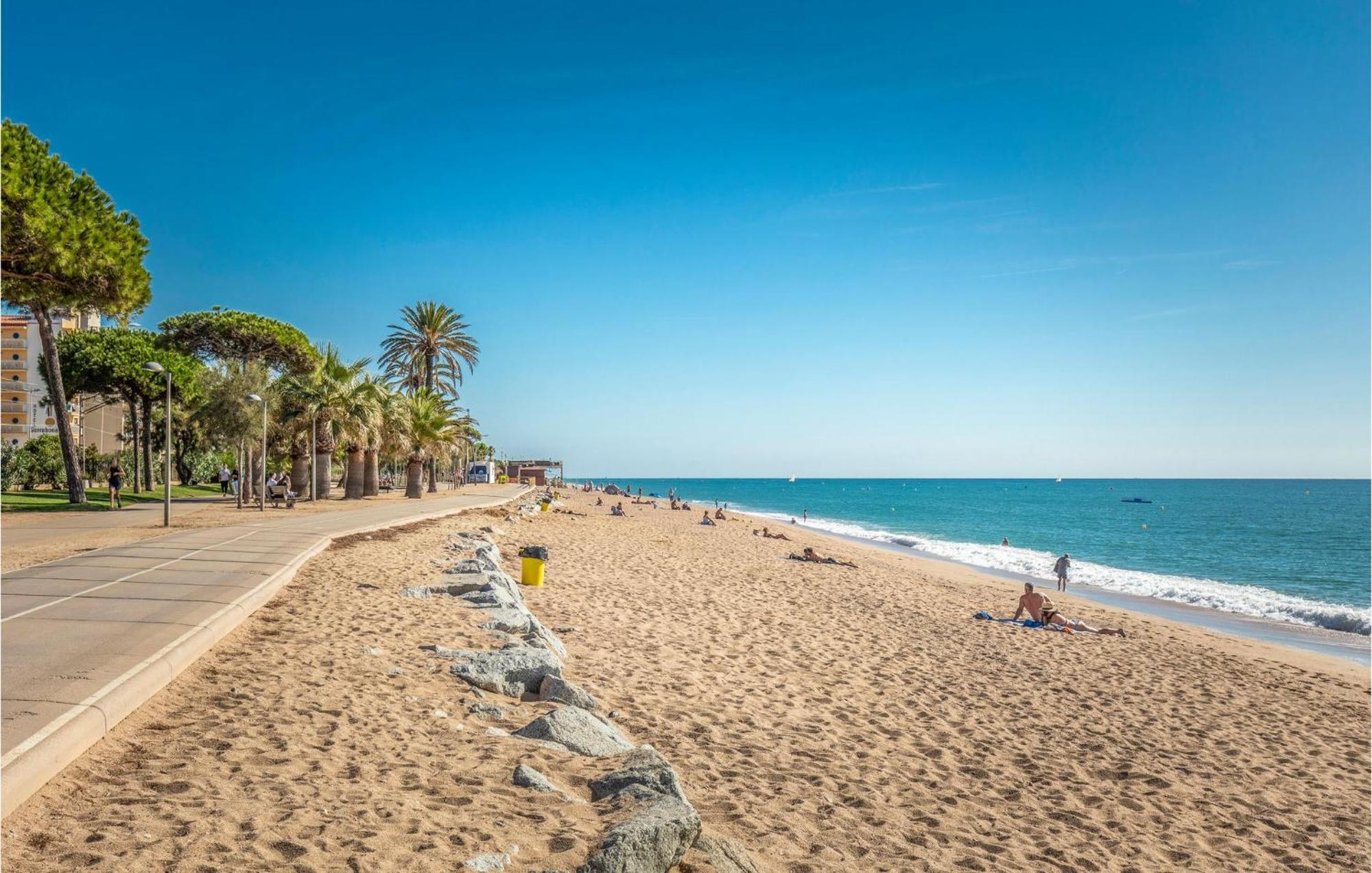 1 Bedroom Nice Apartment In Pineda De Mar Exterior photo